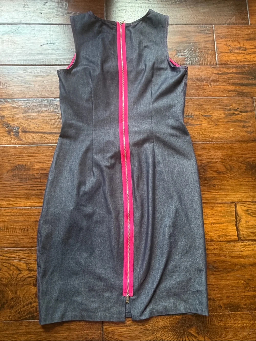 Maggie London Dark Wash Denim Sheath Dress Size 8 Pink Back Zipper⁠